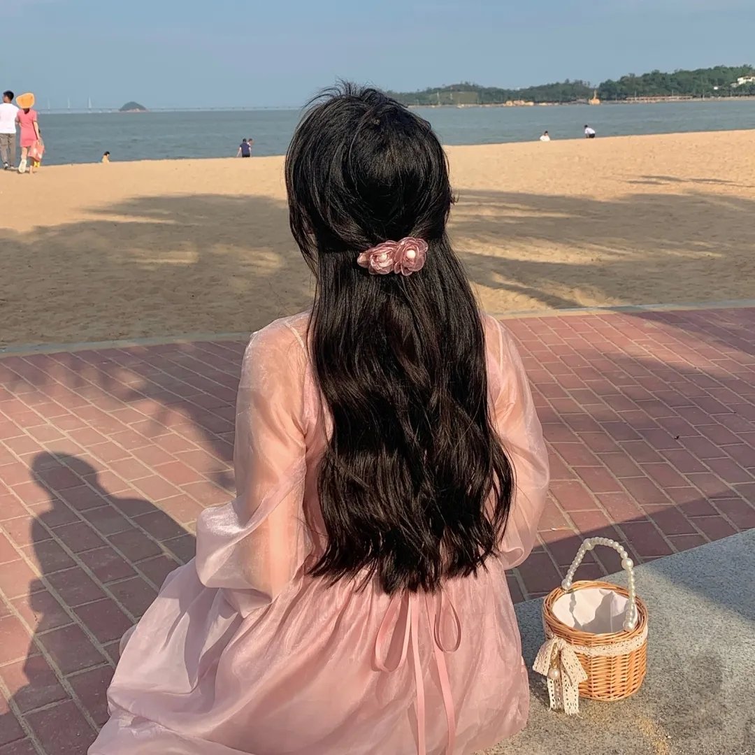 不合比例海报