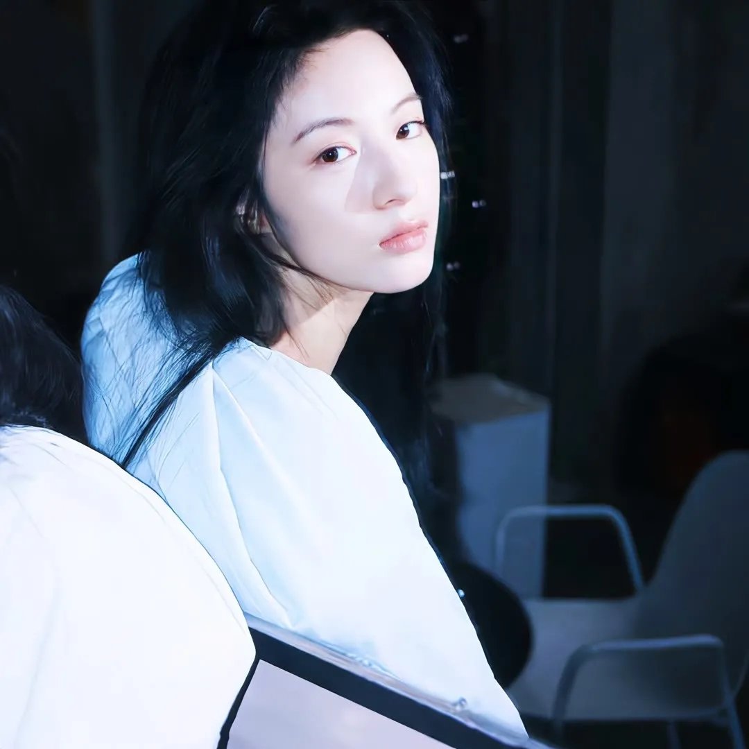 露露·贝特小姐封面